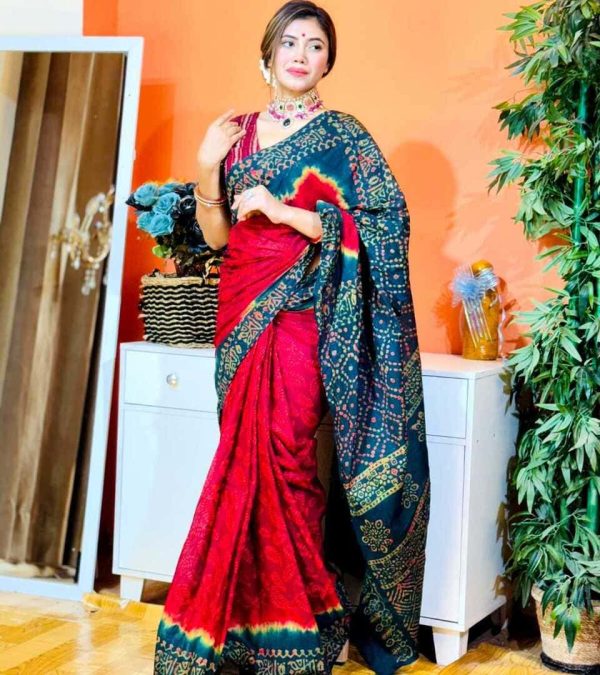 সুতি বাটিক শাড়ি